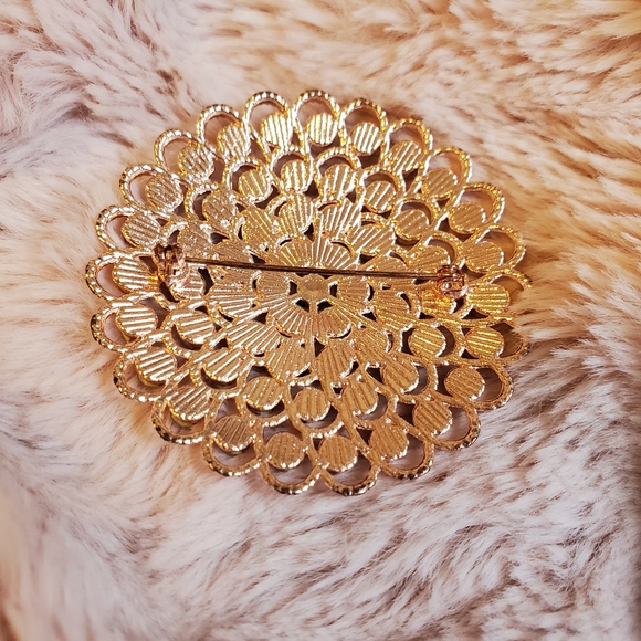 Rose Gold Crystal Brooch Pin - Picture 4 of 6